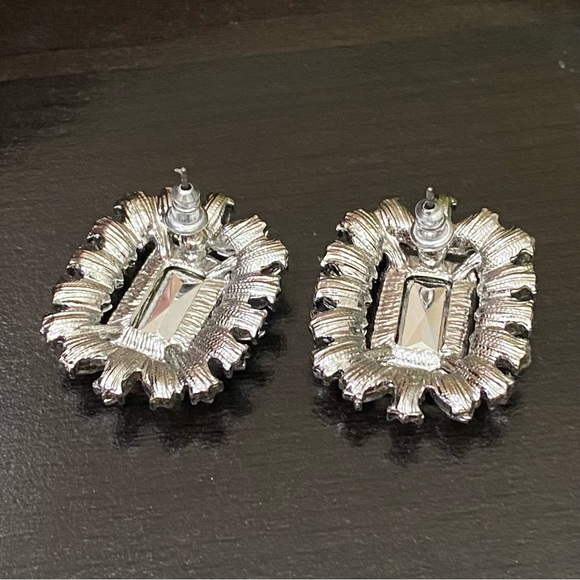 Unsigned Vintage Faux Emerald Earrings - Picture 9 of 10